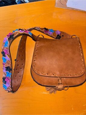Steve Madden BSelena Cognac Saddle Bag Boho Crossbody 3D Floral Guitar Strap